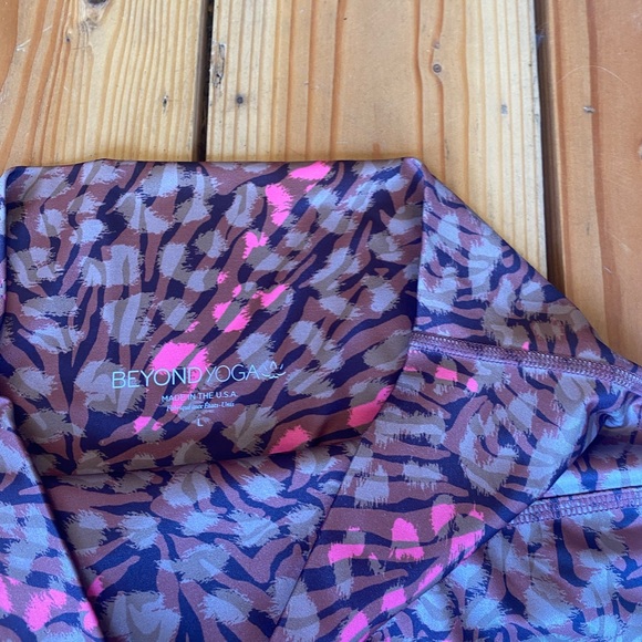 BEYOND YOGA HIGH WAISTED LEGGINGS - Picture 5 of 5